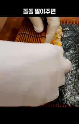 핵심 조리 순서 오이무침 → 간장계란밥 → 김밥 말기