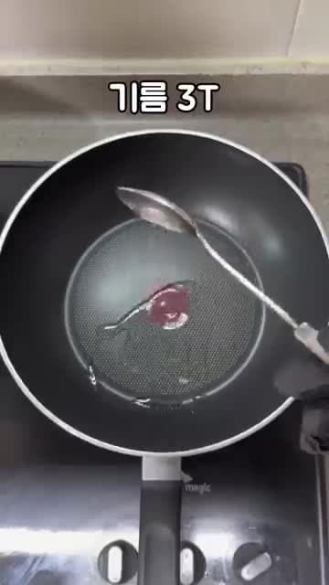 이연복 셰프 닭다리살 조림 레시피: 노릇하게 구워 졸이는 간단 조림