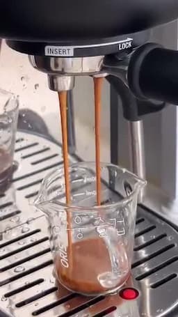 활용 아이디어와 음료 페어링(베이킹·샐러드·브런치·아몬드브리즈 라떼)