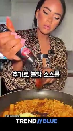 조리 순서 떡 끓이기 → 고추장·만두 추가 → 참기름·꿀·불닭 소스 넣기 → 치즈·마요로 마무리