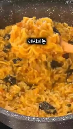 조리 순서 단계별 설명(스프 먼저 풀기 → 면 넣기 → 계란 처리)