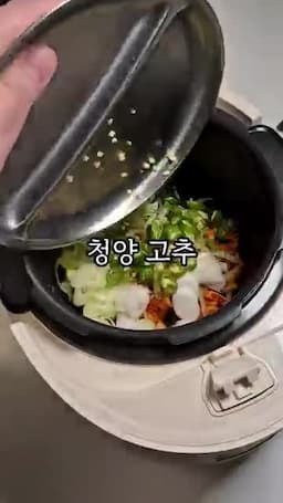 냉장고 재료로 만드는 부대찌개 구성