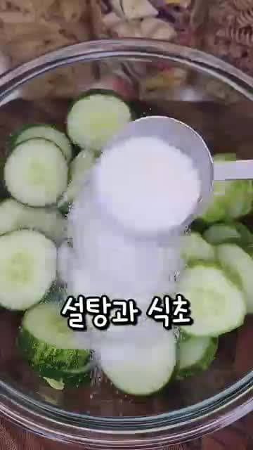 유튜브 400만 조회 오이무침 레시피: 두툼하게 썰고 참기름으로 코팅하는 법