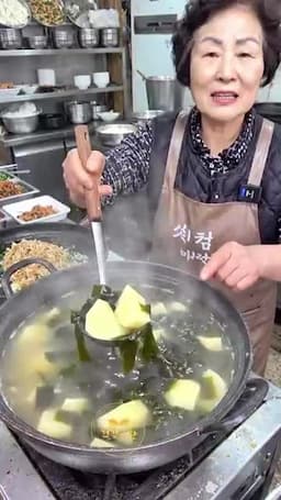 감자를 반으로 잘라 넣는 방법
