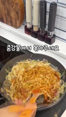 완성된 야끼우동 맛보기