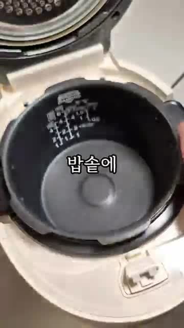 밥솥으로 만드는 자취생 오야코동 레시피: 닭다리살과 계란으로 완성