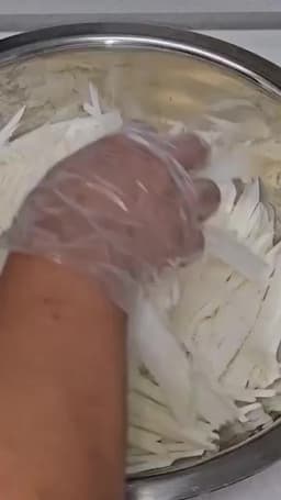 무 절이기와 양념 만들기