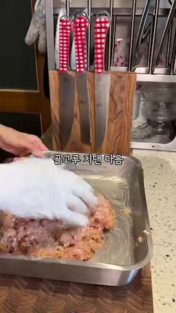 한입 크기로 빚고 빵가루 입히기