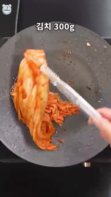 초간단 김치찌개 레시피: 김치·돼지고기·사골곰탕으로 5분 완성