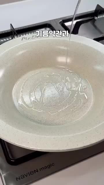 술도둑 에그인헬(샥슈카) — 소세지·토마토 소스·모짜렐라 반숙 치즈 레시피